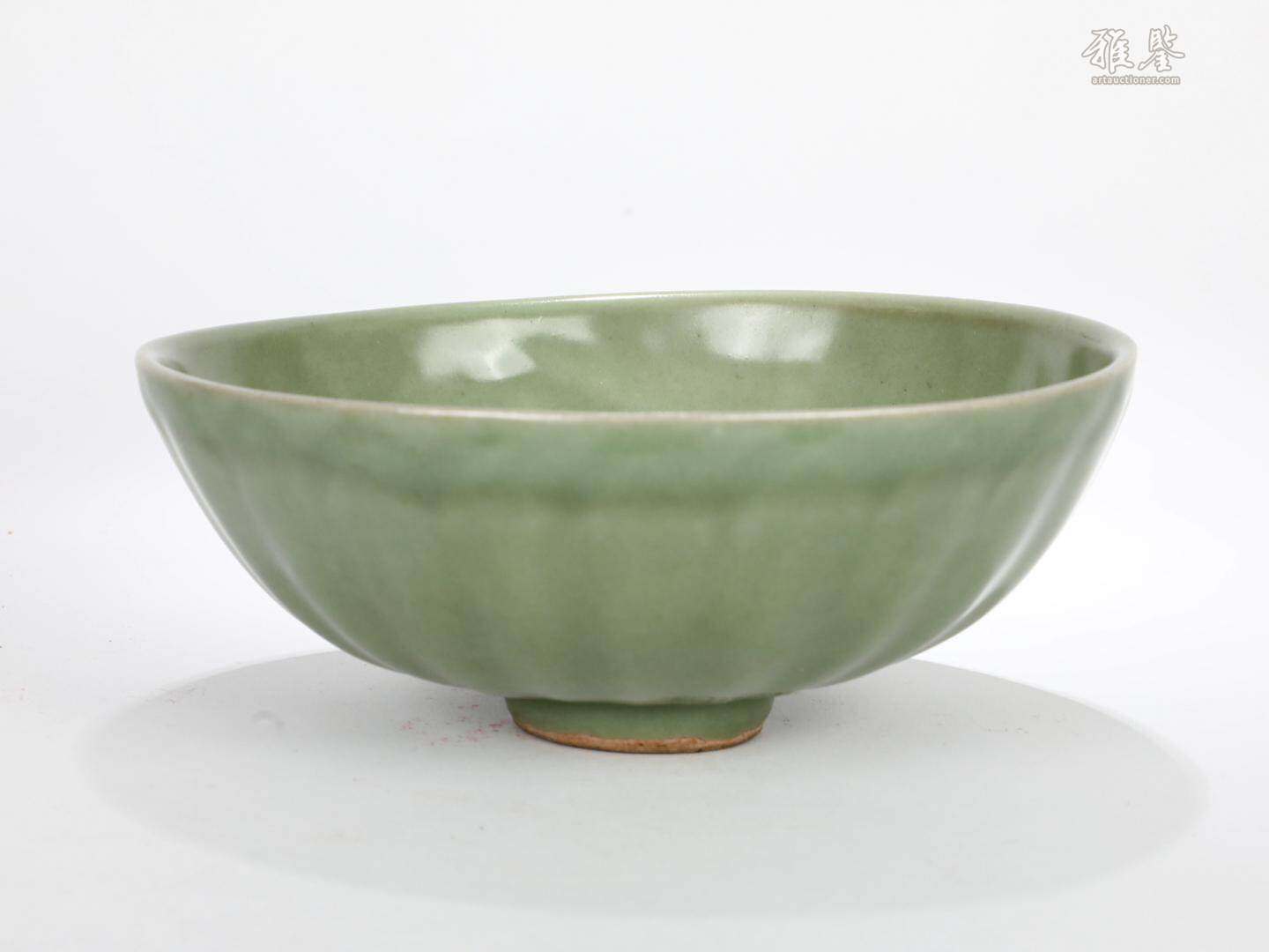 明 龍泉窯菊瓣碗